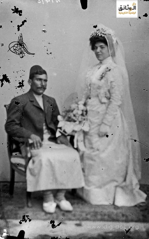 التاريخ السوري المعاصر - عروسان من حلب بلباس العرس التقليدي 1900م