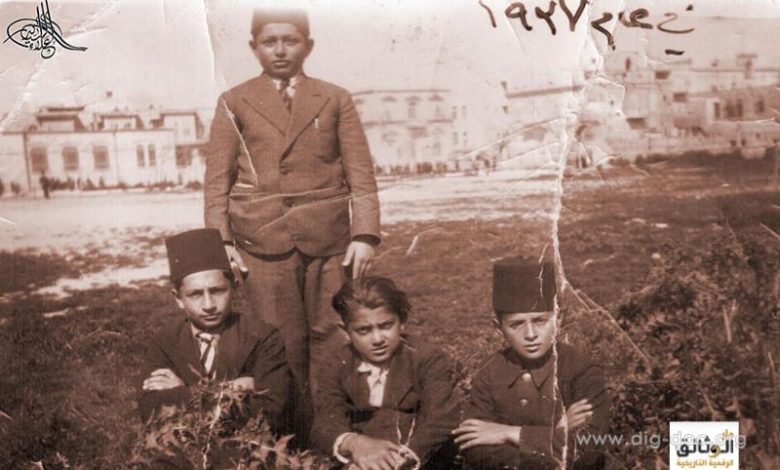 التاريخ السوري المعاصر - طلاب مدرسة التجهيز بحلب بالطربوش عام 1937م