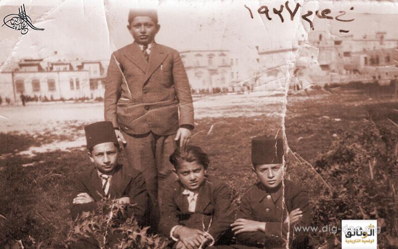 التاريخ السوري المعاصر - طلاب مدرسة التجهيز بحلب بالطربوش عام 1937م