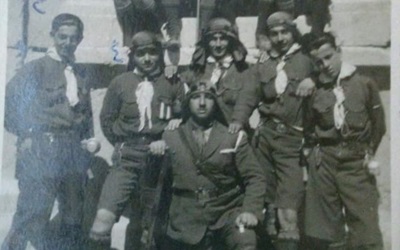 دمشقيون مع كشاف دمشق في رحلة إلى بعلبك عام 1923