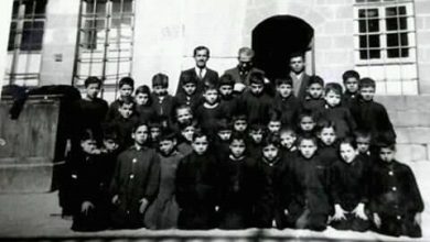طلاب ومدرسي مدرسة هاشم الأتاسي في دمشق عام 1953