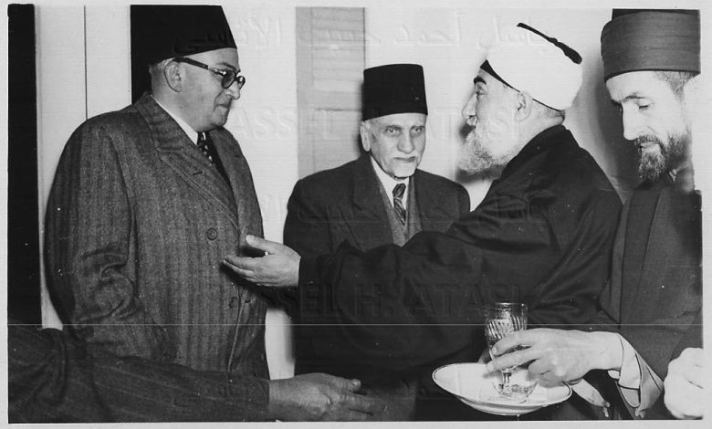 هاشم الأتاسي في المأدبة التي أقامها الشيخ عزيز الخاني عام 1950