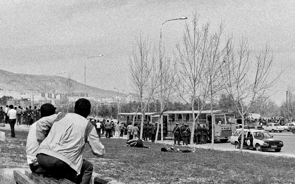 إيقاف الحافلات التي كانت تنقل الأكراد في دمشق للإحتفال بعيد النيروز عام 1986