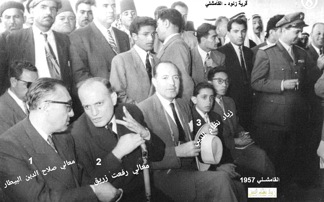 صلاح البيطار ورفعت زريق محافظ الحسكة في قرية زنود - القامشلي 1957
