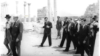 التاريخ السوري المعاصر - شكري القوتلي ومرافقيه يتجولون في الشارع المستقيم- تدمر عام 1957