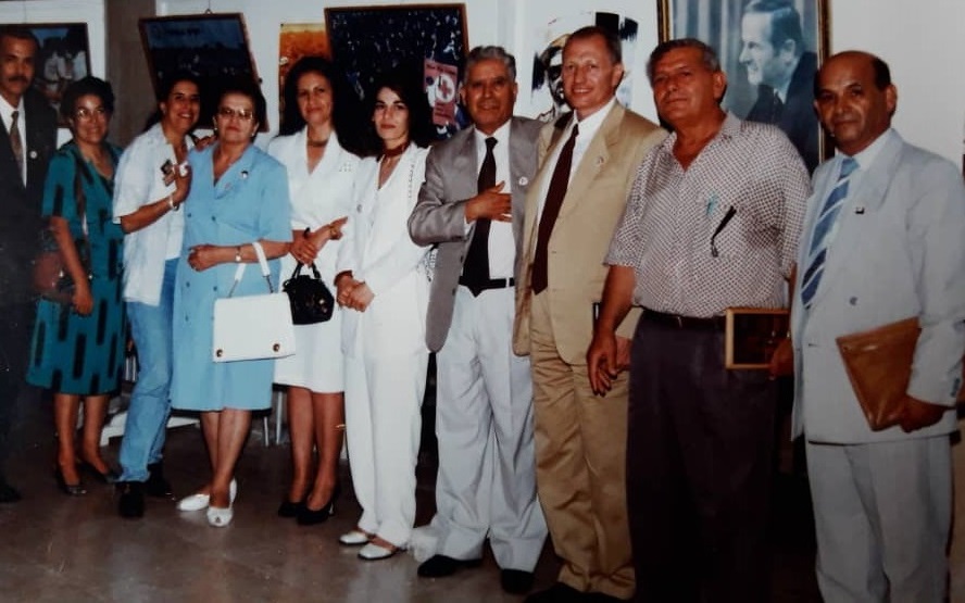 سلمان البدعيش وفؤاد حمزة مع بعض قيادات الهلال الأحمر من دمشق والسويداء عام 1996