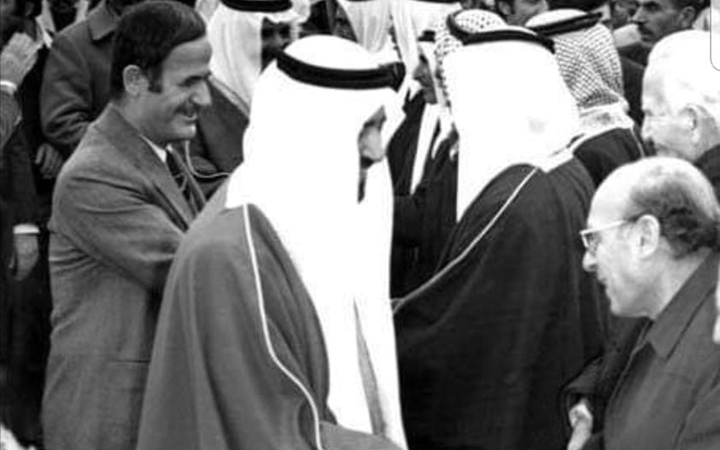 عبد الغني العطري والرئيس حافظ الأسد عام 1974