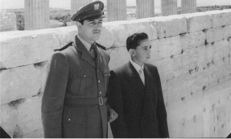 النقيب أديب شرف وزياد نظام الدين في تدمر 1957 (1)