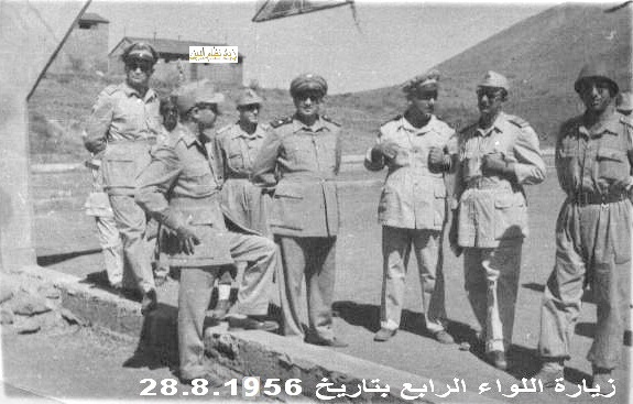 التاريخ السوري المعاصر - توفيق نظام الدين رئيس الأركان العامة يتفقد اللواء الرابع 1956 (2)