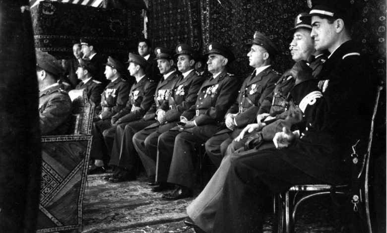 ضباط من الجيش - احتفال عيد الجلاء 1954  8