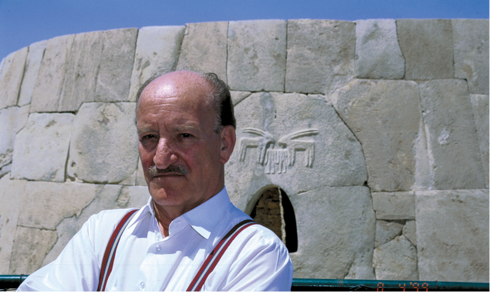 نصر الدين البحرة في دولة الإمارات العربية المتحدة عام 1999