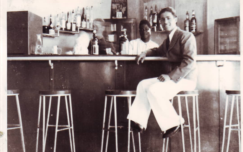 يوسف الدبيسي في نادي الضباط في السويداء عام 1941