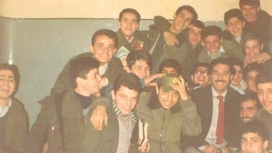 الأستاذ يوسف محمد رشيد مع طلابه في مدرسة المأمون بحلب عام 1983