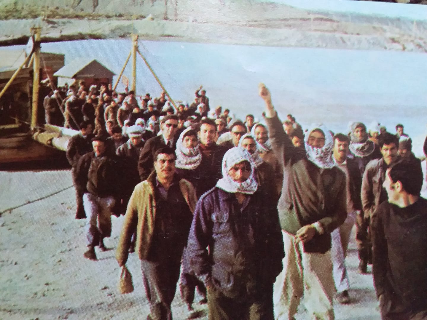 مجموعة من العاملين في سد الفرات عام 1972