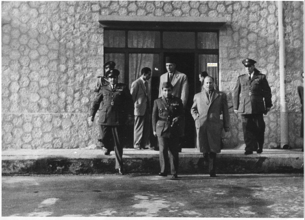 التاريخ السوري المعاصر - ملك العراق فيصل الثاني في مطار المزة عام 1954 (1)
