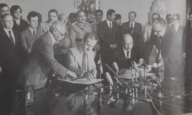 أحمد حسن البكر وحافظ الأسد يوقعان اتفاق إعلان الوحدة عام 1979