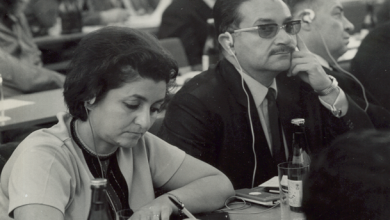 عبد الغني قنوت ونجاح ساعاتي في مؤتمر أعضاء السلم عام 1969