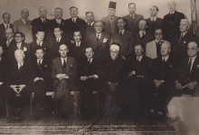  محافظُ اللاذقيَّة وأعضاءُ غرفة تجارة اللاذقيَّة وبعضُ الوجهاء في عام 1948م 
