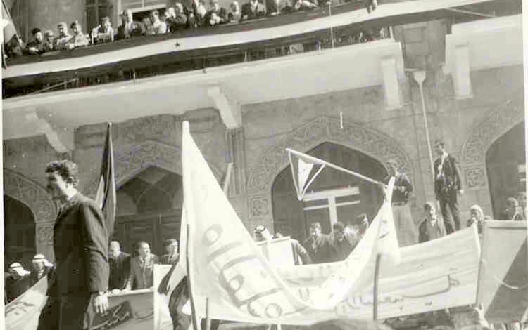 مسيرة استنكار ضرب العمل الفدائي في لبنان أمام المنصة في فندق بارون 1969 (4)