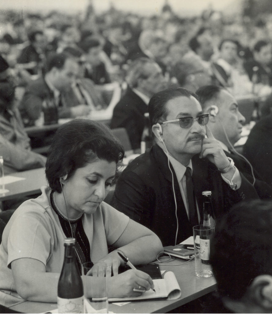 التاريخ السوري المعاصر - عبد الغني قنوت ونجاح ساعاتي في مؤتمر أعضاء السلم عام 1969