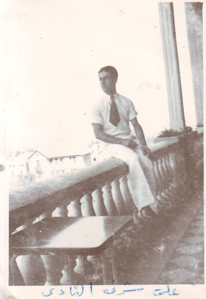 التاريخ السوري المعاصر - يوسف الدبيسي على شرفة نادي الضباط في السويداء عام 1941  