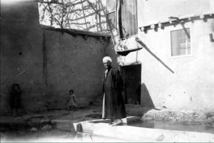 التاريخ السوري المعاصر - الشيخ أحمد كفتارو  في بلدة ببيلا في أربعينيات القرن العشرين