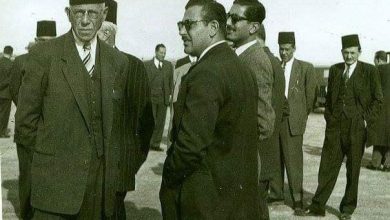 عبد الغني إسرب عند استقبال شكري القوتلي في اللاذقية عام 1944م