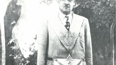 بدر الدين الشلاح عام 1951 عندما كان رئيساً لمحفل إبراهيم الخليل