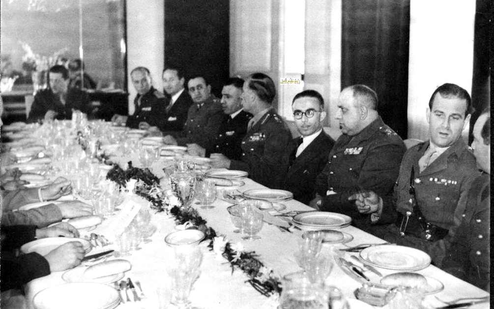 المأدبة التي أقامها ناظم القدسي للجنرال البريطاني روبرتسون 1951 (1)