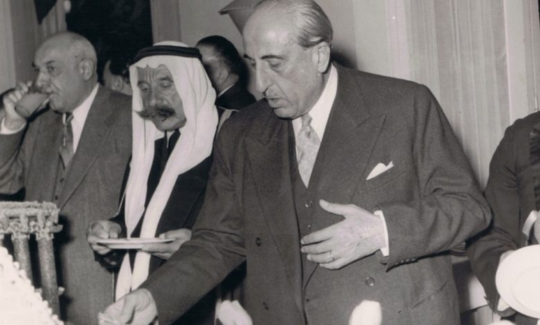 شكري القوتلي و عن يمينه سلطان الأطرش ومحمد العايش عام 1958م