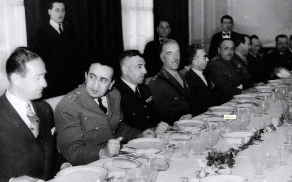 المأدبة التي أقامها ناظم القدسي للجنرال البريطاني روبرتسون 1951 (2)