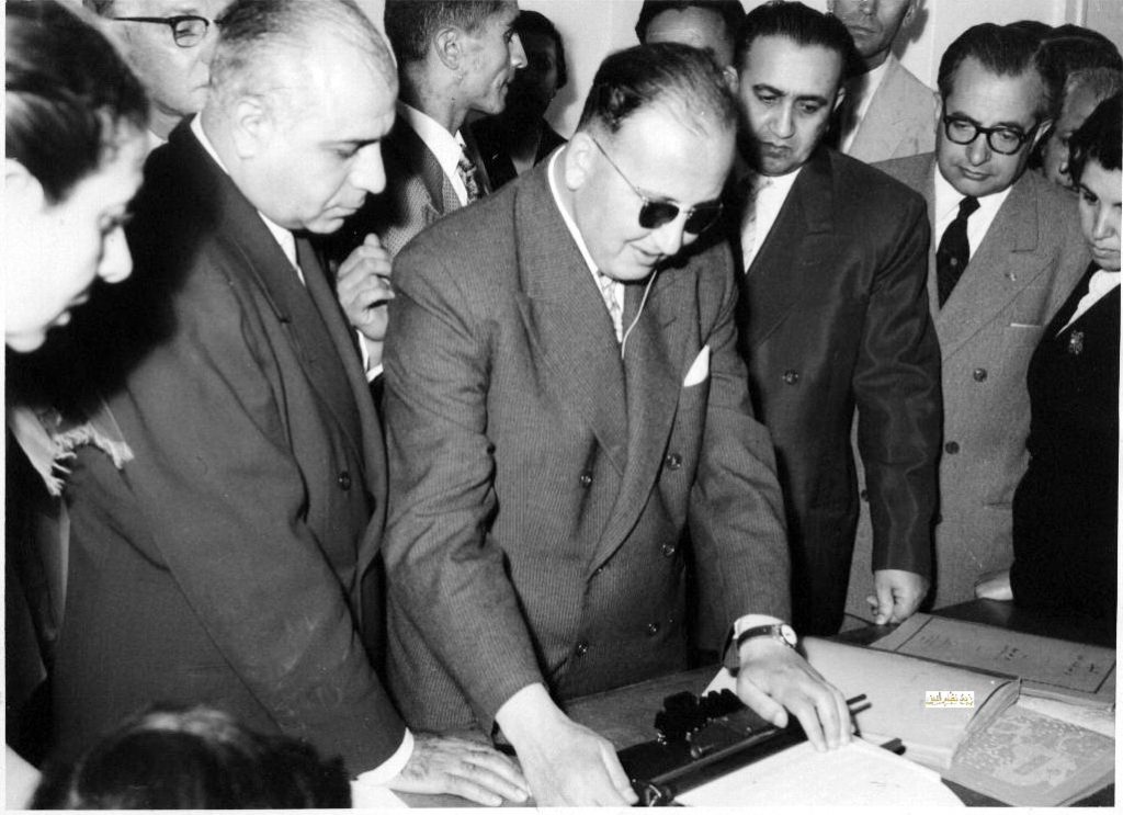 التاريخ السوري المعاصر - توفيق نظام الدين في زيارة مركز لرعاية المكفوفين في دمشق عام 1956 (3)