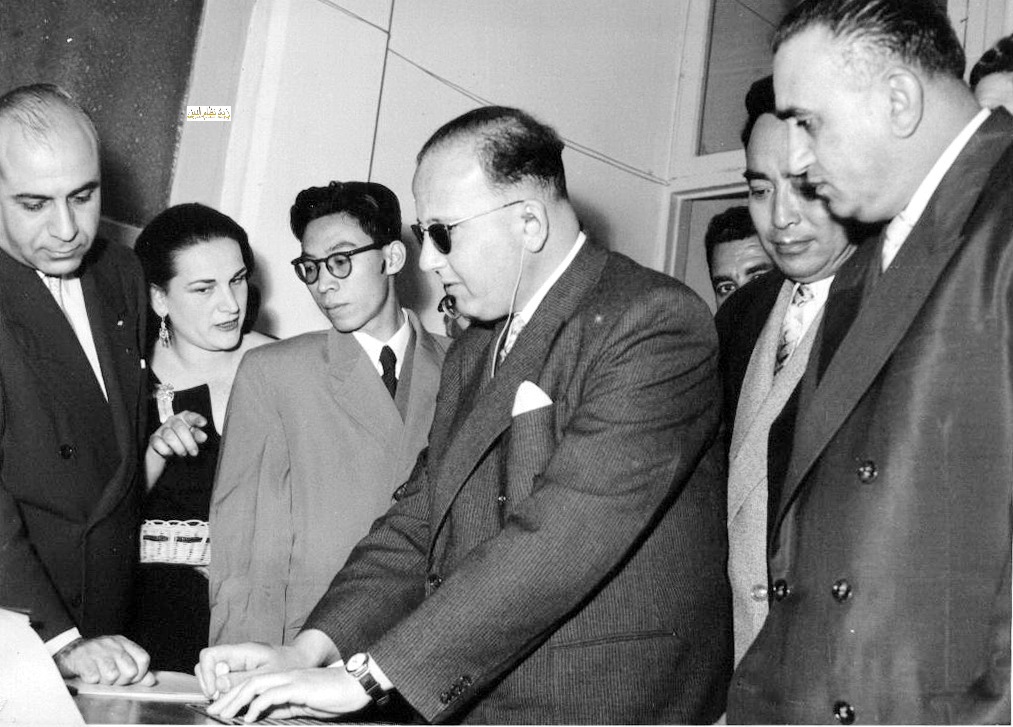 التاريخ السوري المعاصر - توفيق نظام الدين في زيارة مركز لرعاية المكفوفين في دمشق عام 1956 (1)