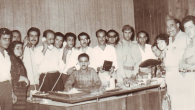 أعضاء في نادي الفنون الجميلة في السويداء في مكتب عبد الكريم قاسم في بغداد عام 1963