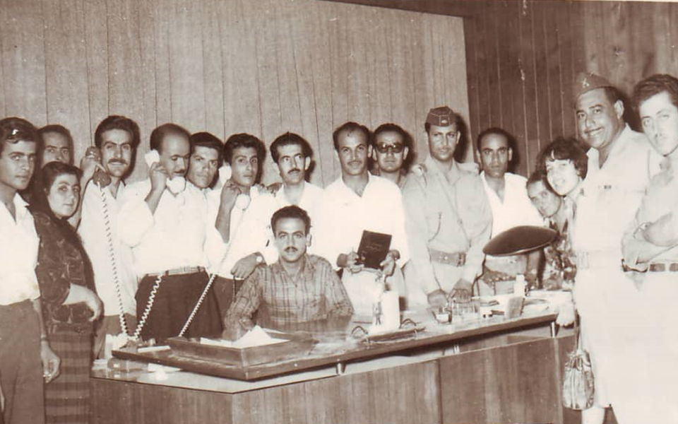 أعضاء في نادي الفنون الجميلة في السويداء في مكتب عبد الكريم قاسم في بغداد عام 1963