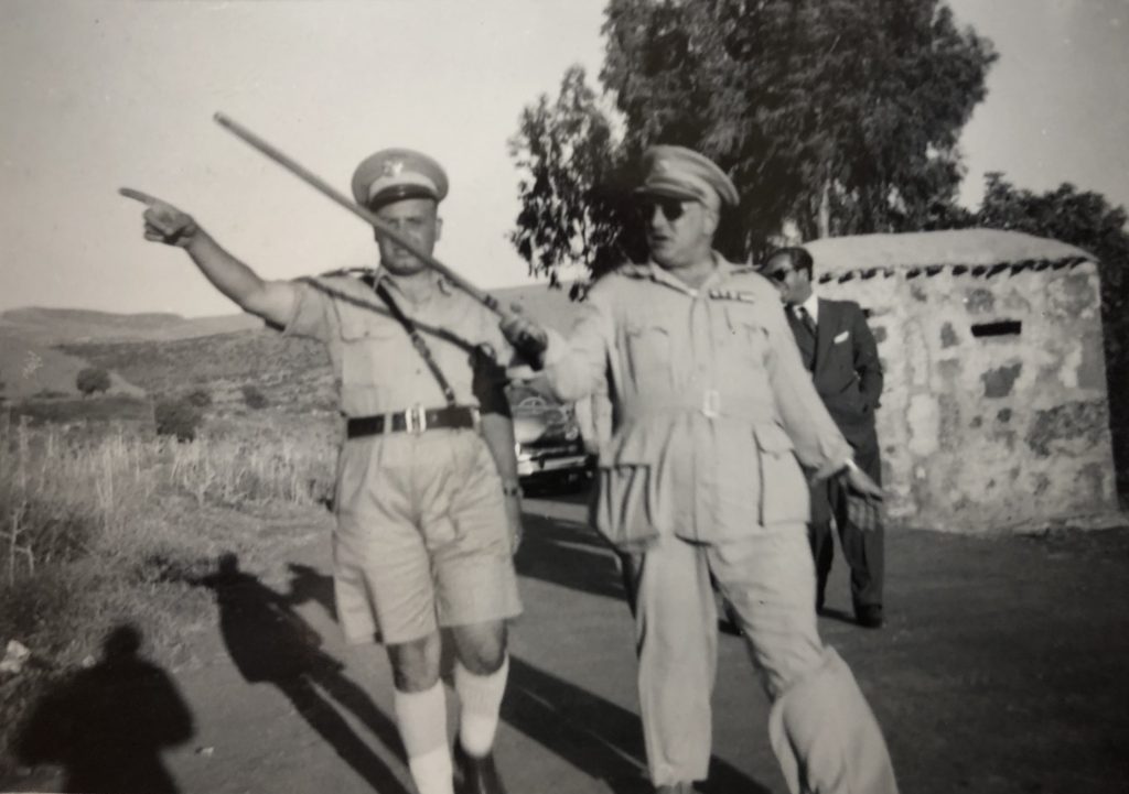 التاريخ السوري المعاصر - جمال الفيصل مع أحد قادة الجيش على جبهة الجولان عام 1948م