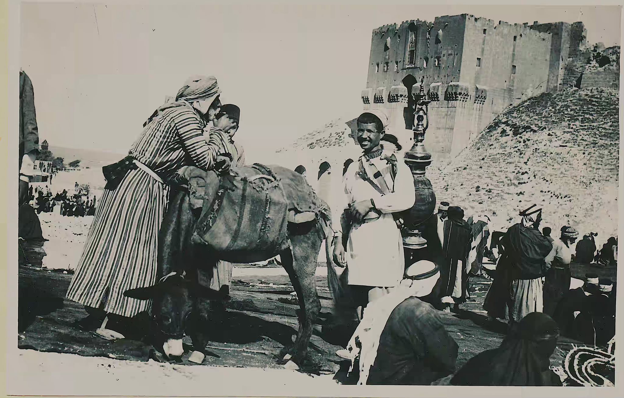 حلب أمام باب القلعة في النصف الأول من القرن العشرين