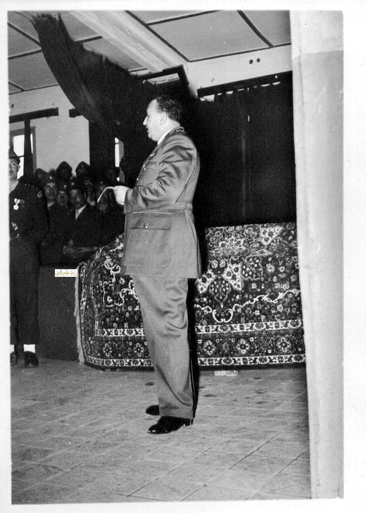 التاريخ السوري المعاصر - توفيق نظام الدين في حفل تخرج دورة آمر فصيل ميكانيك في دمشق 1955 (7/4)