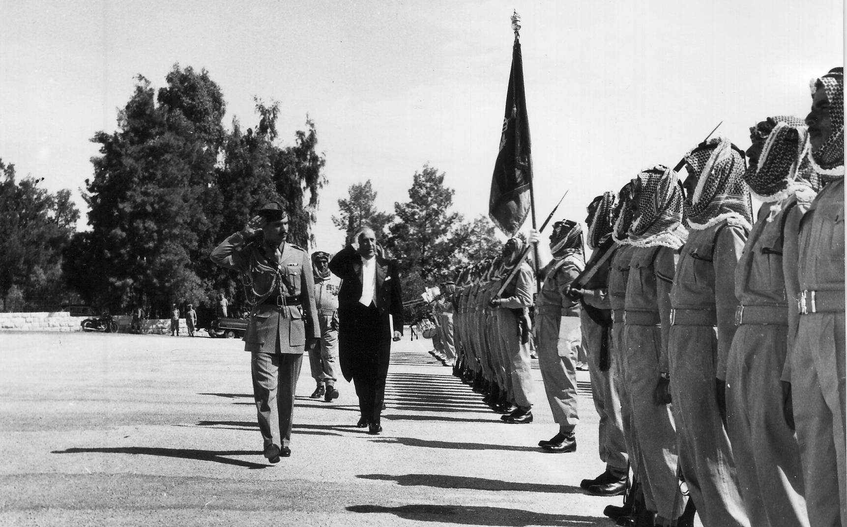 السفير نسيب البكري يستعرض حرس الشرف الأردني قبل تقديم أوراق اعتماده