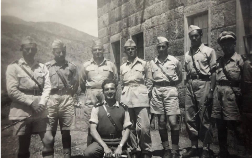 جمال الفيصل وعدنان المالكي في منطقة بانياس في الجولان 1948