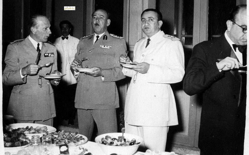 الزعيم رفعت خانكان والعقيد توفيق نظام الدين 1951 (1)