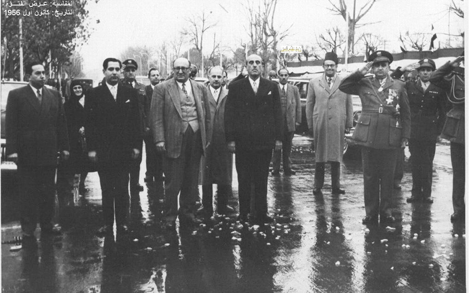 شكري القوتلي أثناء عزف النشيد الوطني في عرض الفتوة عام 1956 (4)