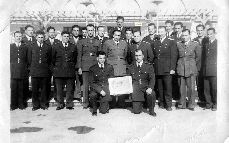 توفيق نظام الدين يتابع ويرعى حفلة تخرج دورة المحاسبة الثانية 1952