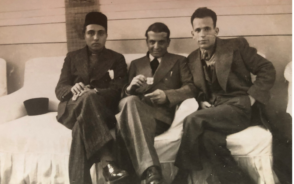 جمال الفيصل مع رفاقه أيام الدراسة (1)