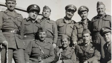 التاريخ السوري المعاصر - جمال الفيصل مع ضباط من اللواء الثاني في منطقة التل الأحمر بالجولان 1949