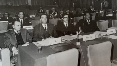 التاريخ السوري المعاصر - العقيد كاظم زيتونة في احدى لجان الأمم المتحدة في سبعينيات القرن العشرين