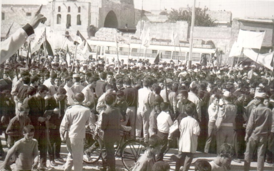 محور التجمع لمسيرة استنكار ضرب العمل الفدائي في لبنان (8)