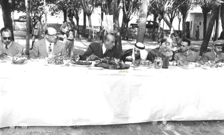 شكري القوتلي والسفراء العرب في وليمة غذاء عام 1957م (1)