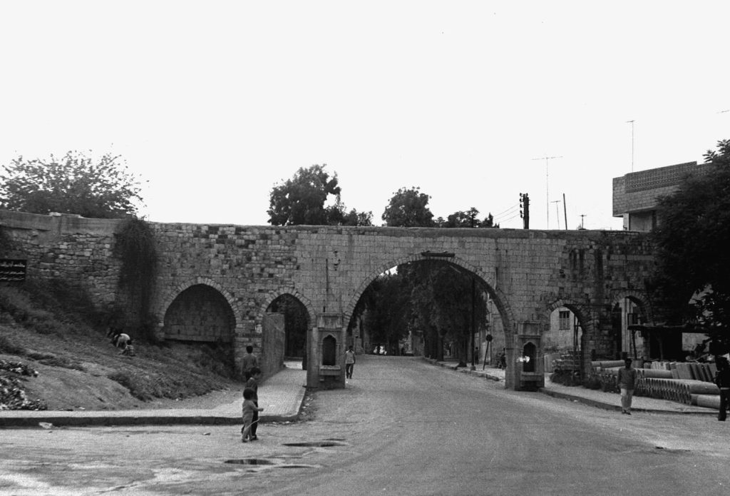 التاريخ السوري المعاصر - سبيلا شارع أبي الفداء في حماة عام 1977
