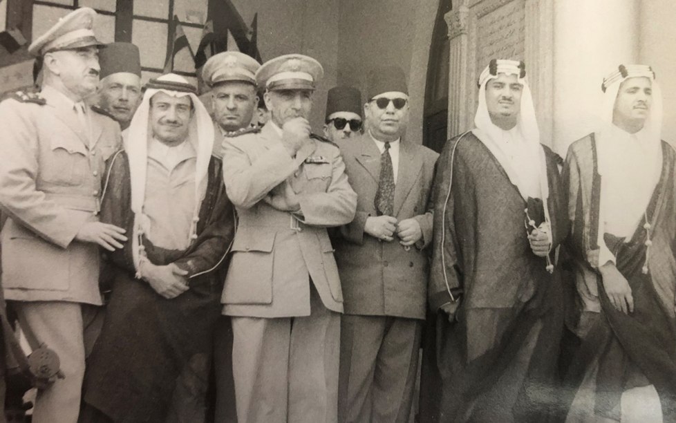 العقيدان أديب الشيشكلي وجمال الفيصل عام 1953 (2)